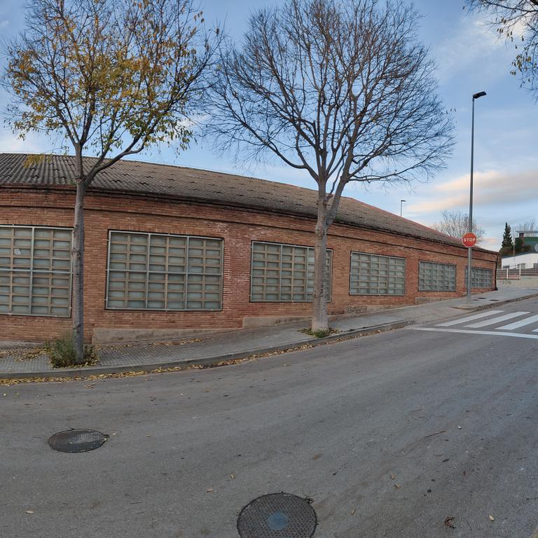 La Guàrdia Urbana de Molins de Rei localitza una gran plantació de cànnabis en una nau industrial al carrer Torre Balari