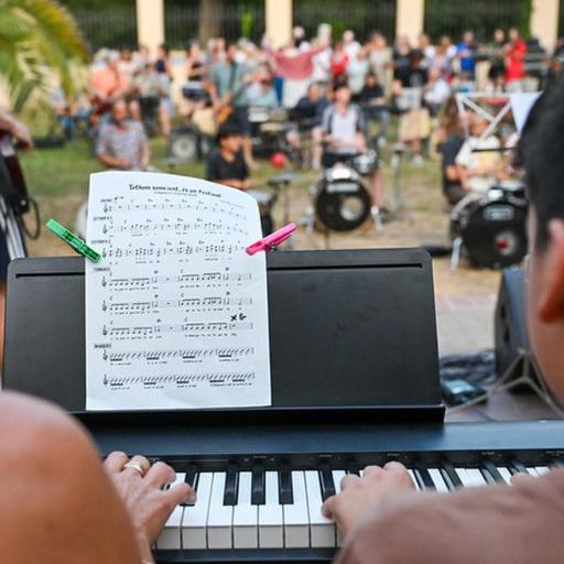 La cançó col·lectiva “Tothom somrient, és un festival!” ja té videoclip