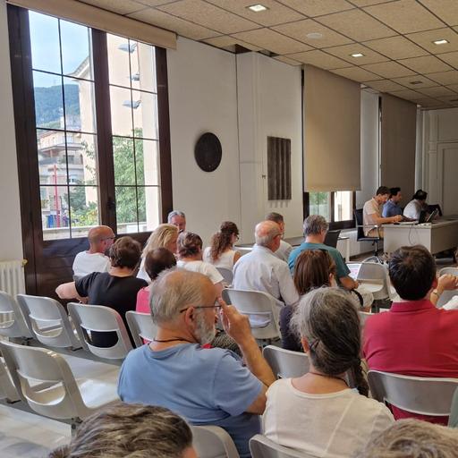 Els veïns del barri de les Roques i l’Ajuntament tornen a xocar per la construcció del nou tanatori