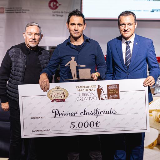 Marcos Días, de la pastisseria Rossana, guanya el primer campionat nacional de Torró Creatiu Mestre Àngel Velasco