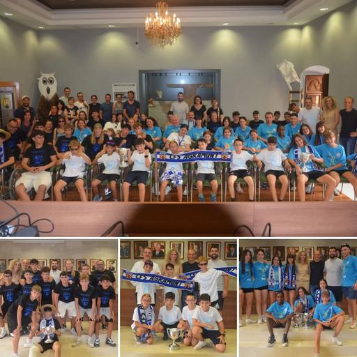 Els equips campions de lliga del Club Futbol Sala fan una rua per celebrar els títols