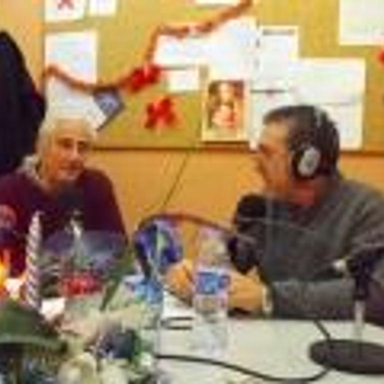 El cantautor ebrenc Josep Mª Bonet explica , a l ‘especial de Nadal de La Plana Ràdio , que prepara un nou disc per a l’ estiu 2010