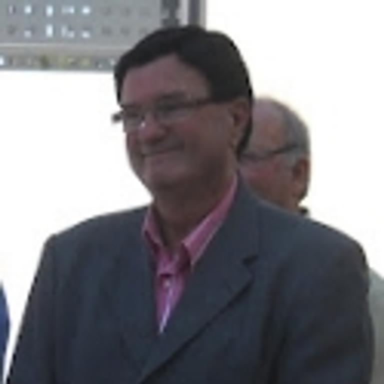 Fernando Arasa es presenta com a candidat a presidir l’ Associació de Jubilats de Santa Bàrbara.