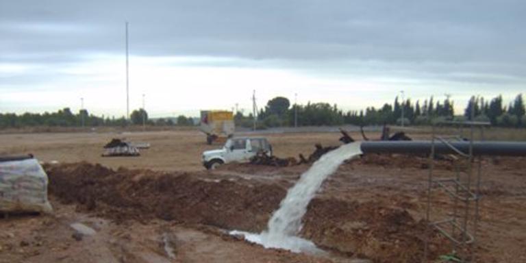 Incidències i bosses d’aire als treballs de neteja del dipòsit municipal d’aigua de Santa Bàrbara.