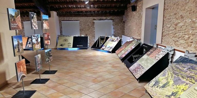 El Centre d’Interpretació de la Vida a la Plana acull una exposició per mostrar el patrimoni de les construccions de pedra seca del territori.