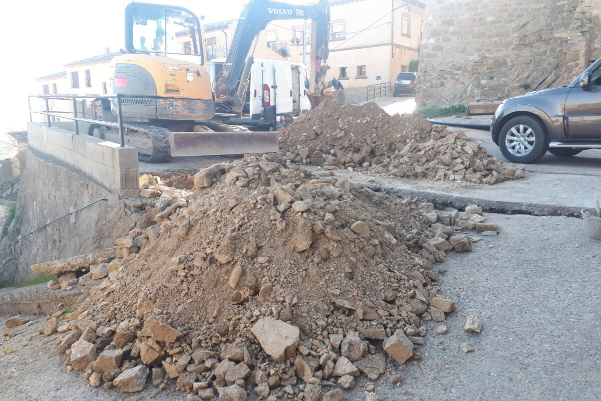 Comencen les obres per arranjar el paviment i els serveis soterrats de Montclar
