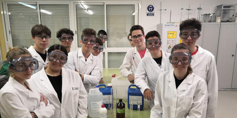 L'INS Ribera del Sió d'Agramunt ensenya als seus alumnes a fer líquid desinfectant segons una recepta de la OMS