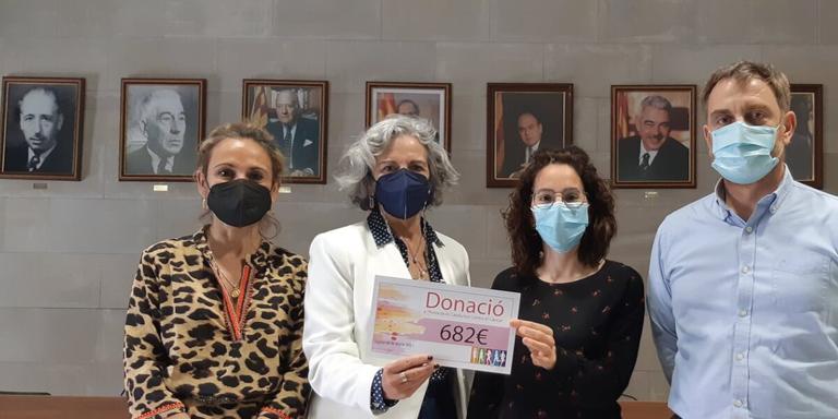 La Cursa de la Dona fa entrega de 682 euros a l'Associació contra el Càncer