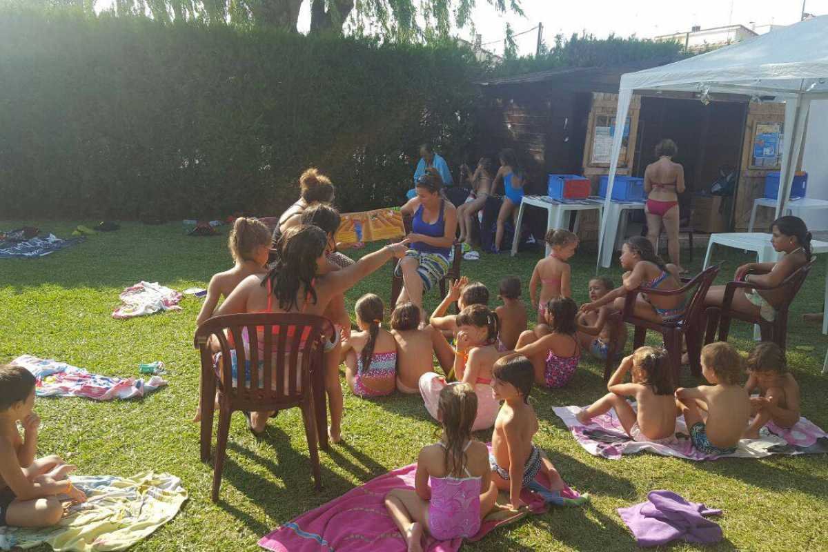 Taller sobre el conte  'Poli el granger' a la Bibliopiscina