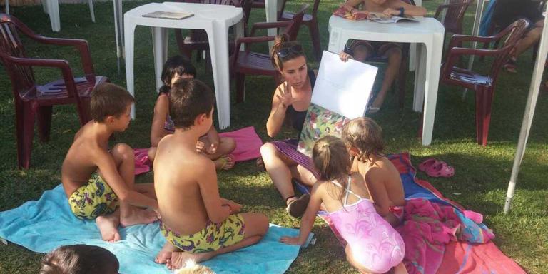 Taller sobre el conte 'Carnaval' a la Bibliopiscina