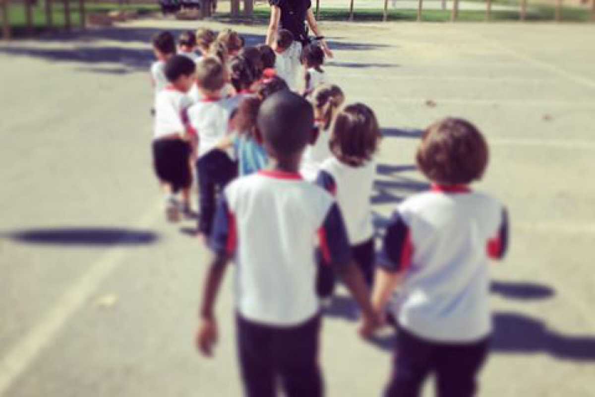 L'AMPA de l'Escola Macià-Companys recull firmes per evitar el tancament d'una línia de P3