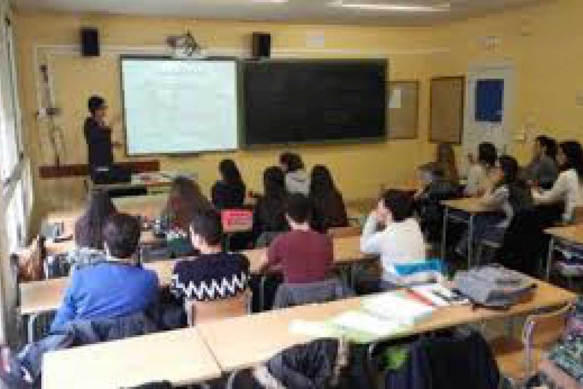 Els alumnes de 4rt d'ESO de l'institut s'examinen de les proves d'avaluació