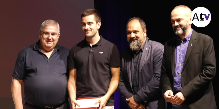NOU REPORTATGE: El primer equip d’hoquei i el club de futbol, pels seus 100 anys, van protagointzar la Nit de l’Esport
