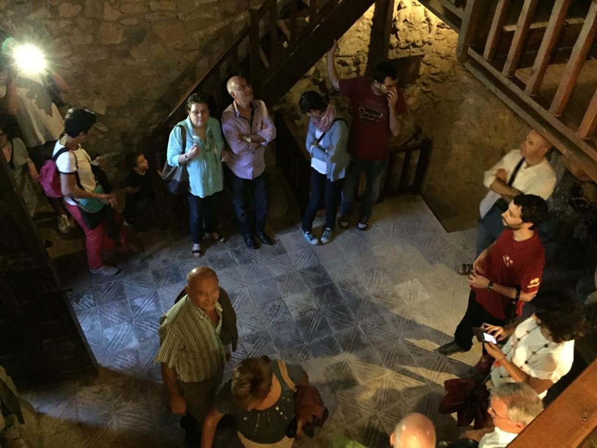 Una setantena de persones participen a la visita dels 15 anys dels Guies