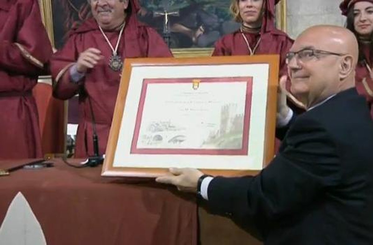 El ple medieval nomena Josep Maria Amorós i Pilar Sans Fills Predilectes de la vila de Montblanc