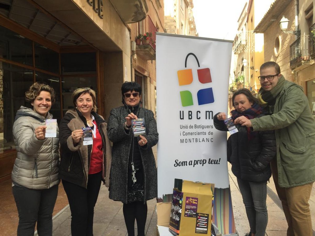 Els botiguers de Montblanc reparteixen 30.000 butlletes pel sorteig de la campanya de Nadal