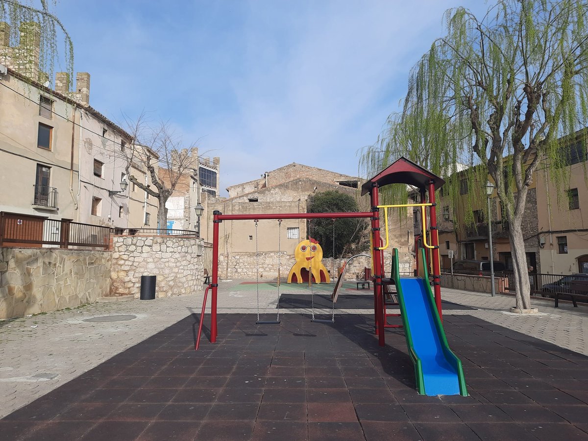 Finalitzen els treballs de millora del parc infantil de la plaça Catalunya