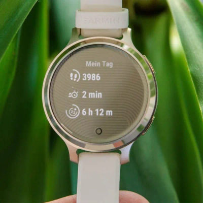 Garmin Lily 2 Active Lunar Gold / Bone — 7