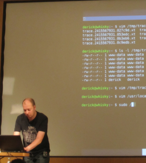 Derick Rethans doing live coding