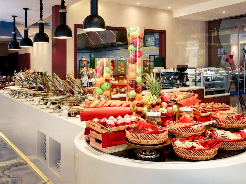 Restaurant In Mercure Gold Al Mina Hotel