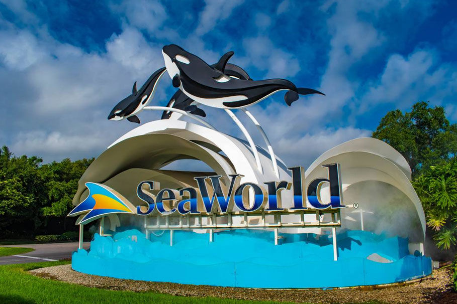 Abu Dhabi One Day Two Park (Sea world + Ferrari / Warner Bros )