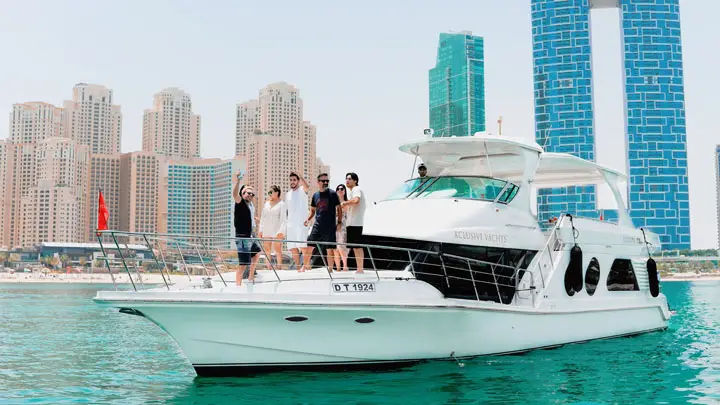 3 Hours Luxury Yacht Charter Tour in Dubai