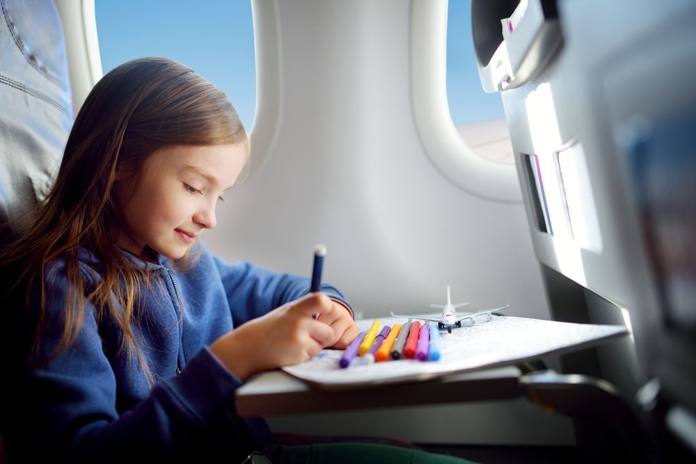 Viaggi in aereo con bambini: colorare per trascorrere il tempo Viaggi in aereo con bambini: colorare per trascorrere il tempo