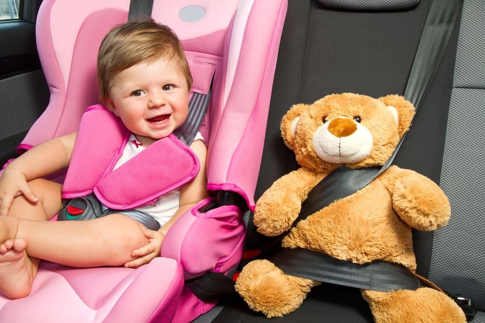 Bambini in auto: la sicurezza è anche divertimento lungo il viaggio Bambini in auto: la sicurezza è anche divertimento lungo il viaggio