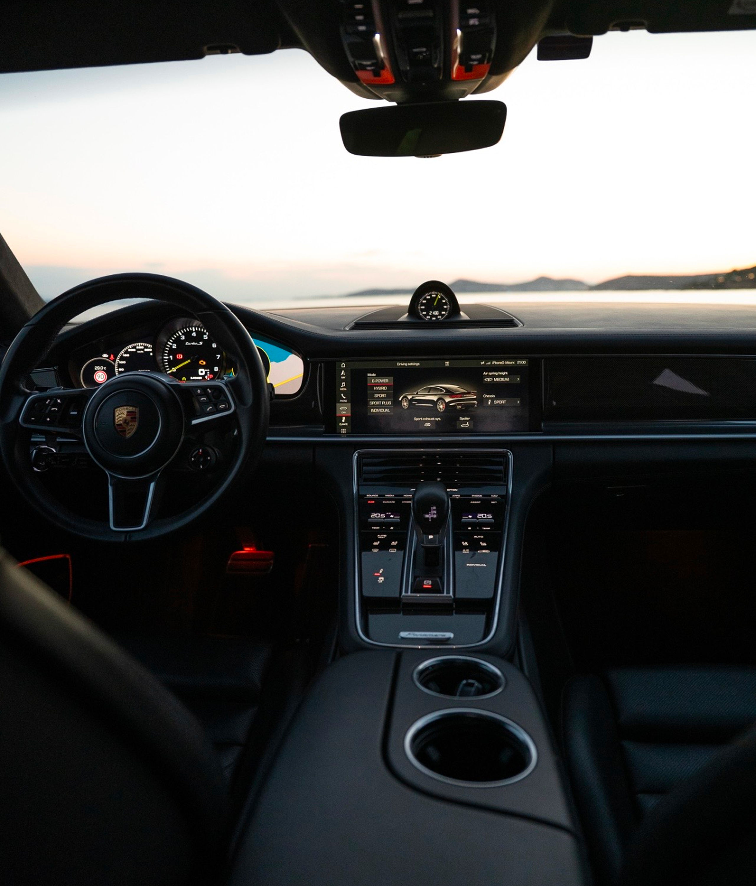 Porsche Panamera Turbo S rental Athens — photo 11 of 19