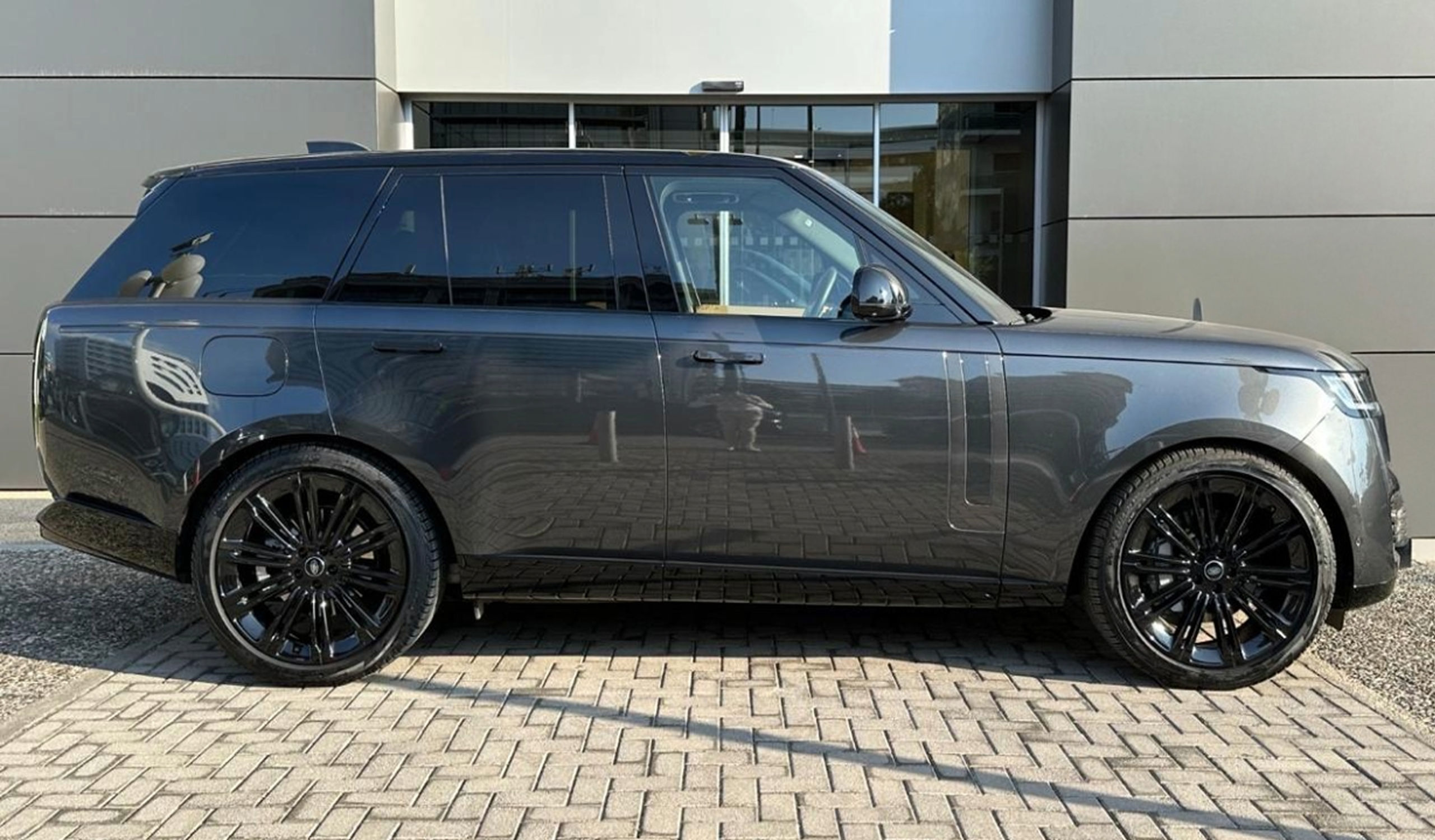 Range Rover Vogue rental Athens — photo 5 of 5