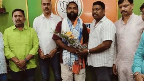 राष्ट्रीय फिल्म पुरस्कार विजेता रवि राज मुर्मू को जमशेदपुर में सम्मानित किया गया