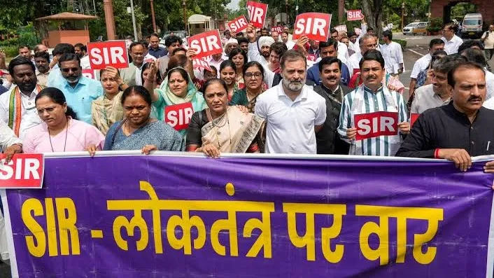 कांग्रेस ने एसआईआर को लेकर देशव्यापी विरोध प्रदर्शन किया, चुनाव आयोग की प्रक्रिया पर सवाल उठाए