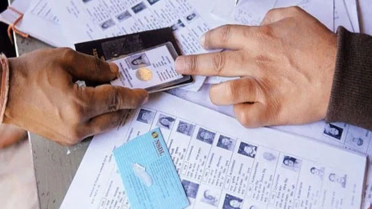 वोटर लिस्ट में नाम जोड़ने का कल है आखिरी मौका, घर बैठे मोबाइल से करें आवेदन