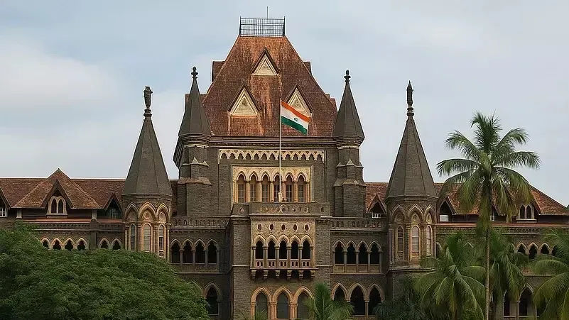 WhatsApp ग्रुप TISS के प्रोफेसर को पड़ा महंगा, बॉम्बे हाई कोर्ट ने रद्द की अनिवार्य सेवानिवृत्ति