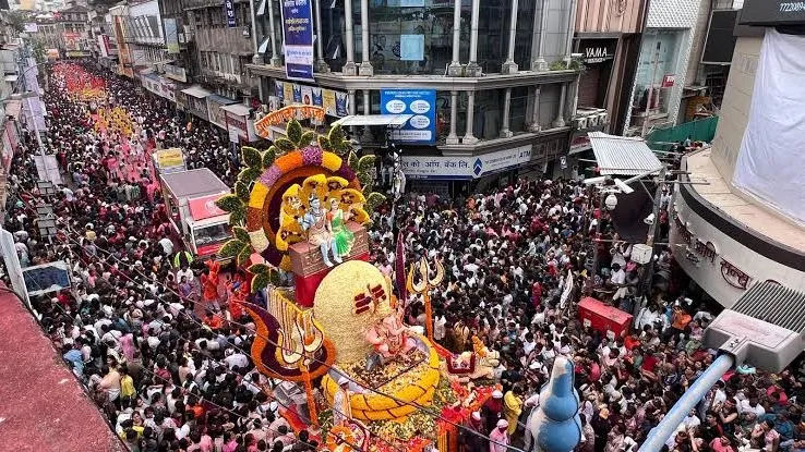 पुणे में गणेश विसर्जन के लिए कड़ी सुरक्षा, 10,000 पुलिसकर्मी तैनात