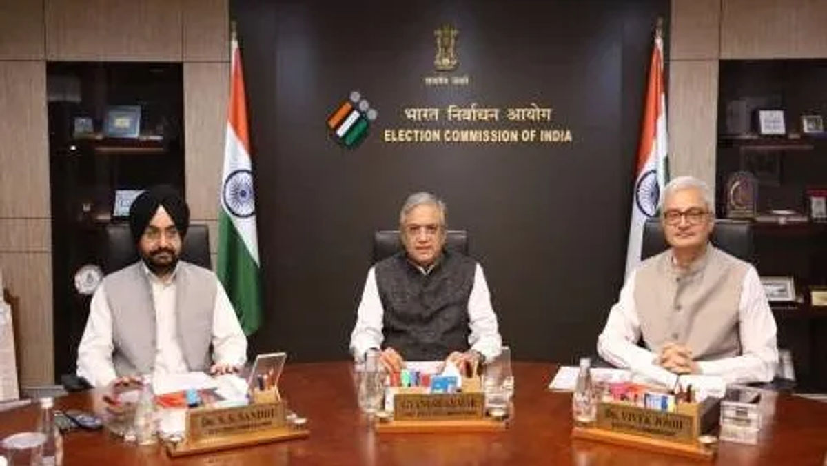 Election Commission Reviews SIR Process, Voter-List Issues Discussed in Key Meeting