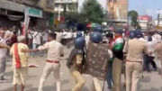 पटना में विरोध प्रदर्शन के दौरान बवाल, डाकबंगला चौराहे पर तनाव; पुलिस ने किया लाठीचार्ज और वॉटर कैनन का इस्तेमाल