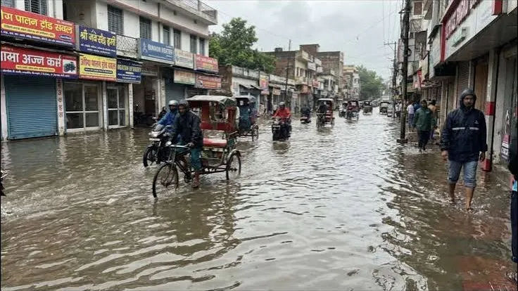भारी बारिश से पटना के कुछ हिस्सों में पानी भर गया, नगर निगम ने जल निकासी अभियान तेज किया