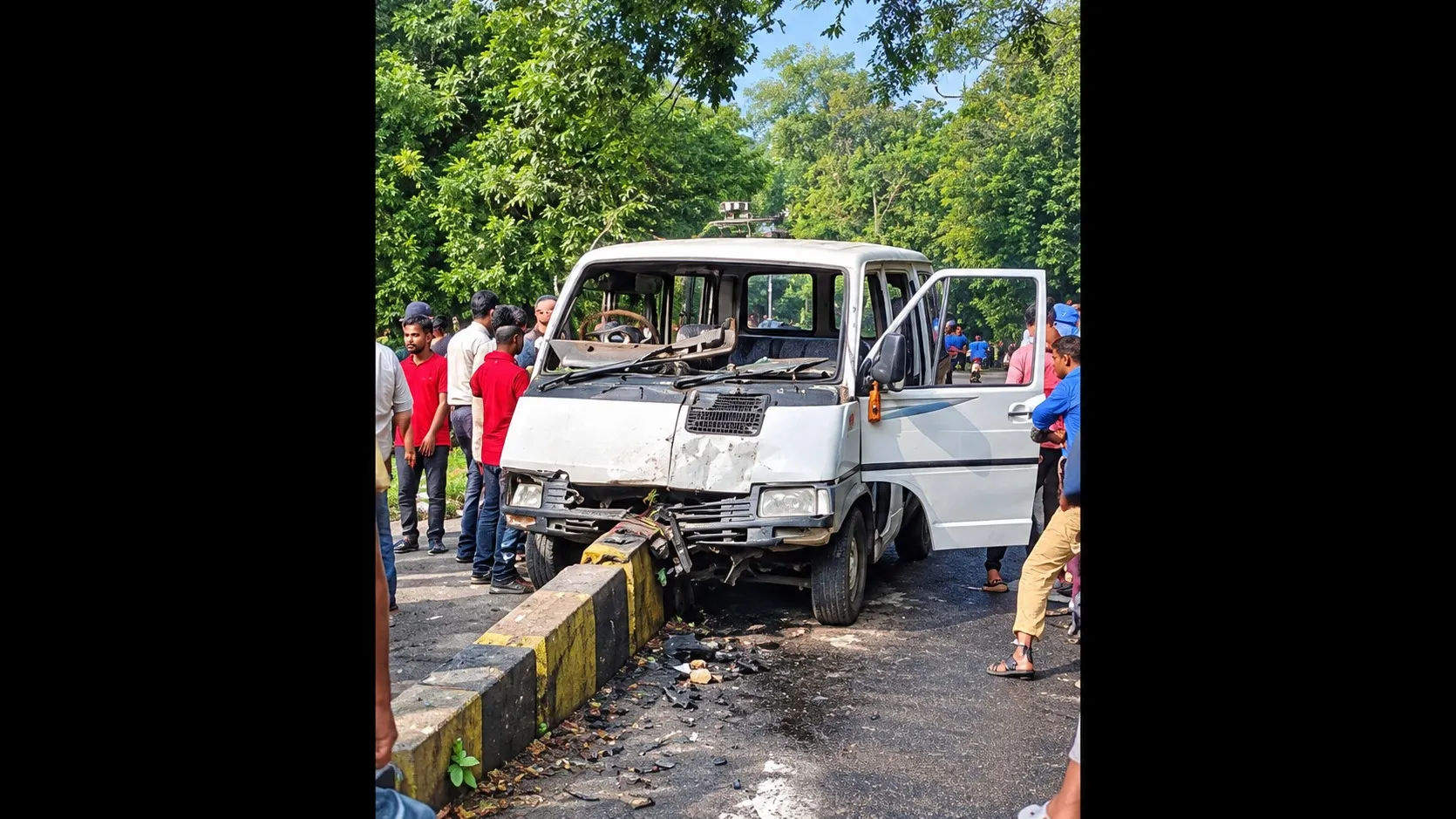 जमशेदपूरमध्ये स्कूल व्हॅनचा भीषण अपघात, 17 मुले जखमी; दोघांची प्रकृती गंभीर