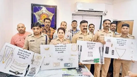 The Malad Police busted and inter state burglary gang, arrested 3 of its member.