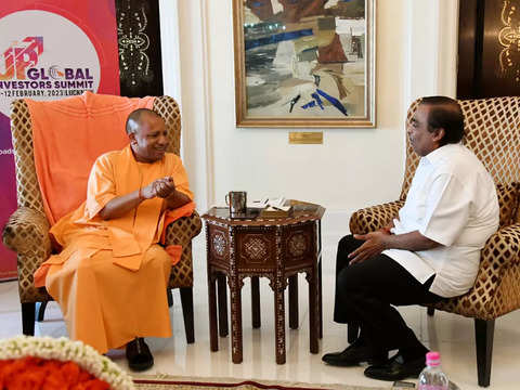 Yogi Adityanath returned to uttar pradesh from Mumbai with investment proposals of rupees 5 lakh crore.