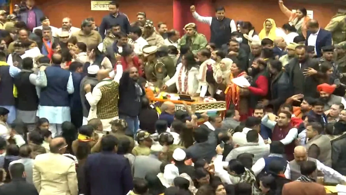 शैली ओबरॉय बनी एमसीडी की मेयर लेकिन एमसीडी सिविक सेंटर बना जंग का मैदान।