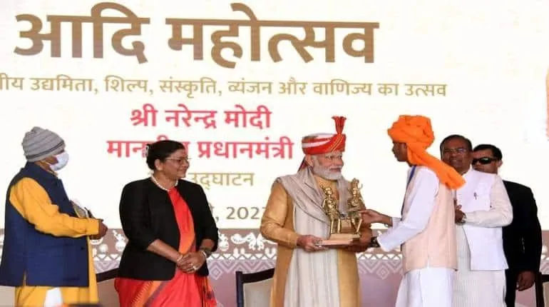 दिल्ली के मेजर ध्यान चंद नेशनल स्टेडियम में राष्ट्रीय जनजातीय महोत्सव ,”आदि महोत्सव” का उद्घाटन.