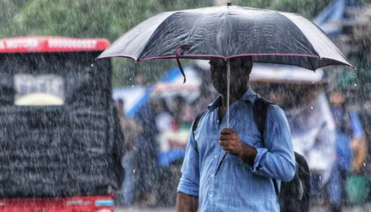 Mumbai on Tuesday March 21 woke up to unseasonal rainfall which brought down the cities temperature.