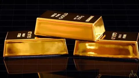Air intelligence unit (AIU) the custom department arrested  a  UAE national for smuggling gold to India.