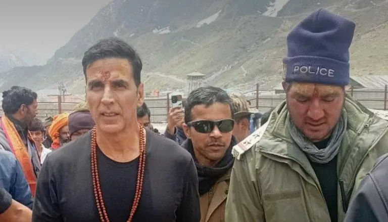 Actor Akshay Kumar was recently spotted paying a visit to the temple of Baba Kedarnath.