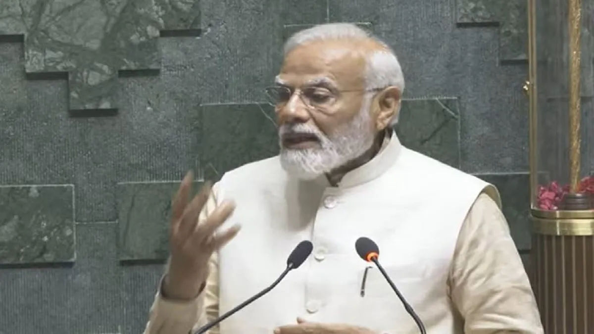 प्रधानमंत्री नरेन्द्र मोदी ने रविवार को नए संसद भवन का उद्घाटन किया और ऐतिहासिक राजदंड ‘सेंगोल’ को लोकसभा अध्यक्ष के आसन के समीप स्थापित किया।