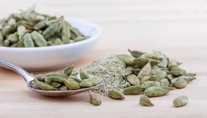 8 Health Benefits Of Elaichi (Cardamom).