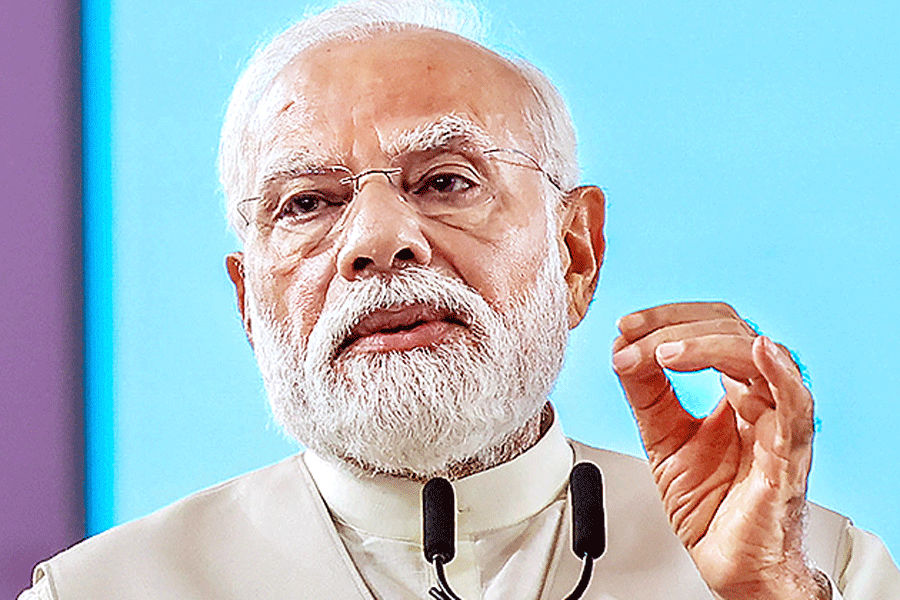 The real worry, according to the Prime Minister, is public welfare. It is the tendency of the state governments to provide assistance to the weakest sections of society.