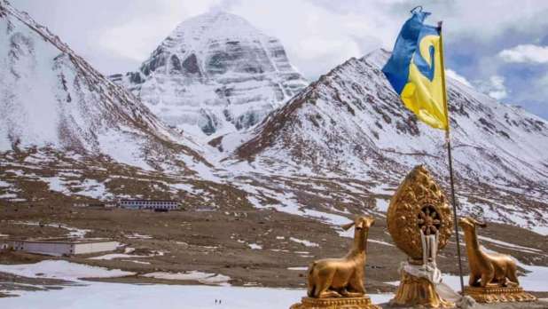 कैलाश मानसरोवर यात्रा के लिए कैसे जाएं, कहां से इसकी शुरुआत होती है और किन बातों का रखें ध्यान। आइए, जानते हैं इन चीजों के बारे में विस्तार से।